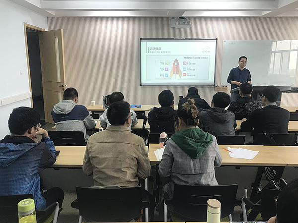 云禾農(nóng)科負責人講解農(nóng)業(yè)云及農(nóng)業(yè)物聯(lián)網(wǎng)項目案例.jpg 云禾農(nóng)科負責人講解農(nóng)業(yè)云及農(nóng)業(yè)物聯(lián)網(wǎng)項目案例.jpg